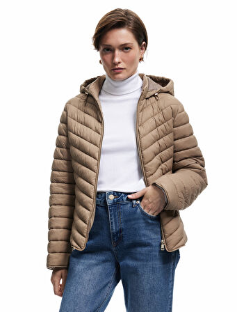 Uzun Kollu Cepli Fermuarlı Su İtici Kapüşonlu Şişme Mont