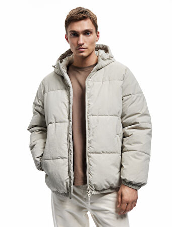 Uzun Kollu Cep Detaylı Fermuarlı Kapşonlu Kışlık Şişme Mont