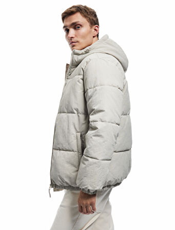 Uzun Kollu Cep Detaylı Fermuarlı Kapşonlu Kışlık Şişme Mont