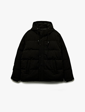 Kapüşonlu Uzun Kollu Düğmeli Cep Detaylı Kışlık Şişme Mont