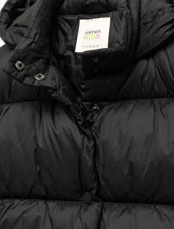 Uzun Kollu Çıtçıt Kapamalı Kapşonlu Şişme Mont