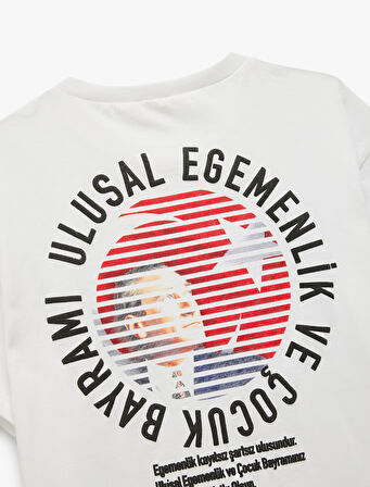 Pamuklu Kısa Kollu Bisiklet Yaka Arkası Atatürk Baskılı Oversize Tişört