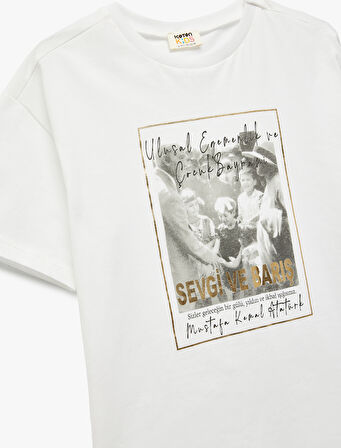 Pamuklu Bisiklet Yaka Kısa Kollu Atatürk Baskılı Tişört