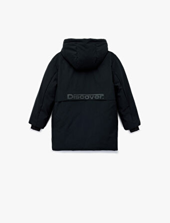 Uzun Kollu Çıtçıt Detaylı Cepli Slim Fit Kapşonlu Mont