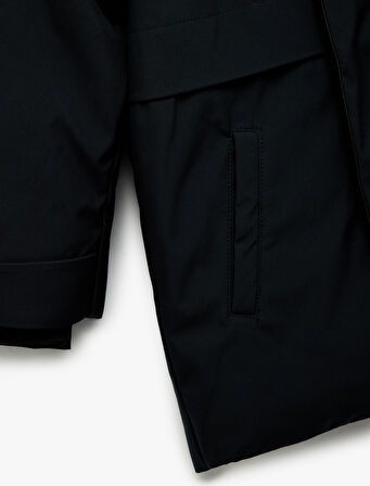 Uzun Kollu Çıtçıt Detaylı Cepli Slim Fit Kapşonlu Mont