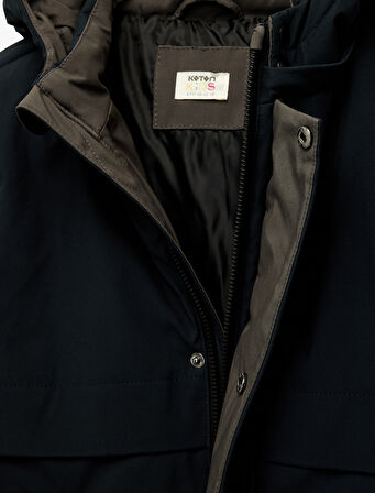 Uzun Kollu Çıtçıt Detaylı Cepli Slim Fit Kapşonlu Mont