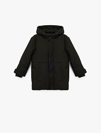 Uzun Kollu Çıtçıt Detaylı Cepli Slim Fit Kapşonlu Mont