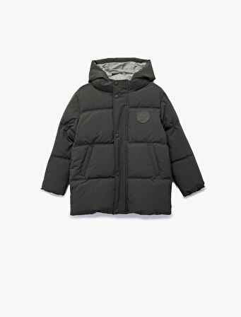 Cep Detaylı Uzun Kollu Su İtici Kapşonlu Mont