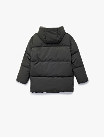 Cep Detaylı Uzun Kollu Su İtici Kapşonlu Mont