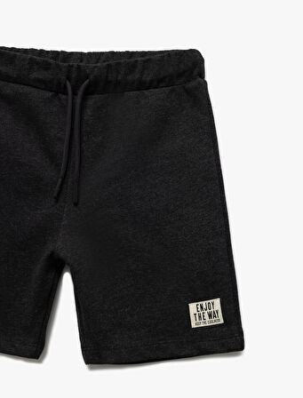 Beli Lastikli Aplike Detaylı Basic Şort