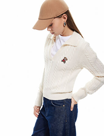 Polo Yaka Nakışlı Saç Örgü Dokulu Triko Kazak