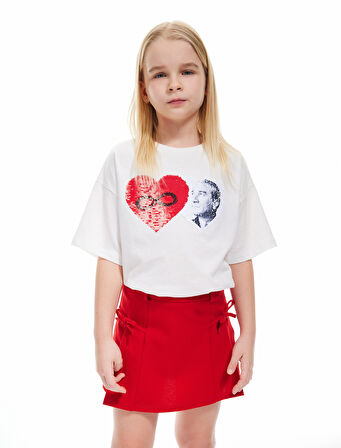 Kısa Kollu Bisiklet Yaka Kalpli Pullu Payetli Atatürklü Tişört