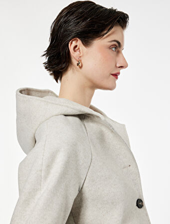 Uzun Kollu Cepli Düğmeli Kapüşonlu Kısa Kaşe Kaban