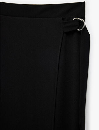 Krep Scuba Kumaş Metal Aksesuarlı Midi Kruvaze Etek