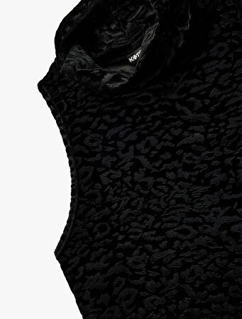 Slim Fit Kolsuz Balıkçı Yaka Leopar Dokulu Crop Kadife Bluz