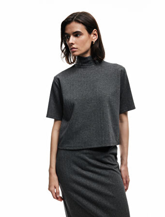 Metalik İplik Detaylı Simli Kısa Kollu Dik Yaka Tişört