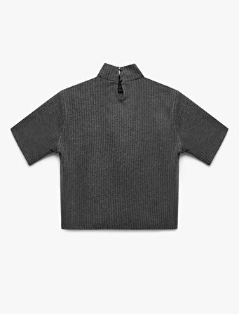 Metalik İplik Detaylı Simli Kısa Kollu Dik Yaka Tişört