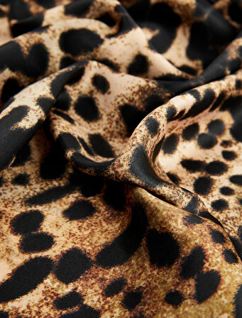 Leopar Desenli Saten Kare Şal