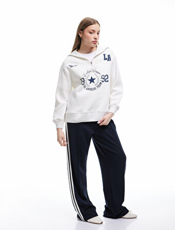 Şardonlu Yarım Fermuarlı Geniş Yaka Kolej Temalı Baskılı Sweatshirt