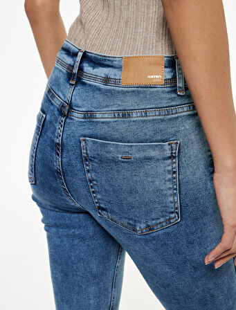 Yüksek Bel Düğmeli Cepli Dar Paça Skinny Jean Pantolon - Skinny Jeans