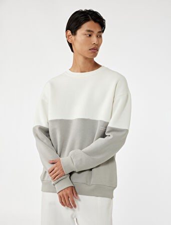 Oversize Uzun Kollu Renk Bloklu Baskı Detaylı Bisiklet Yaka Sweatshirt