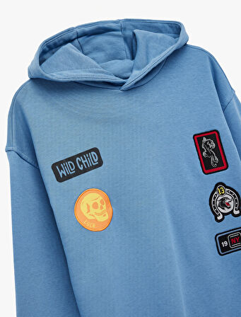 Aplike Detaylı Uzun Kollu Kapşonlu Sweatshirt