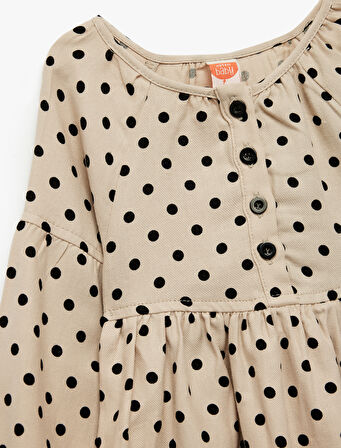 Pamuklu Uzun Kollu Puantiyeli Düğmeli Volanlı Bebe Yaka Mini Elbise