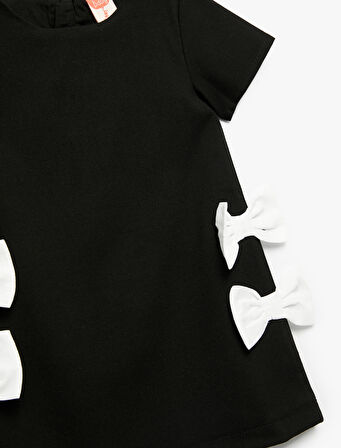 Kısa Kollu Fiyonk Detaylı Bisiklet Yaka Elbise