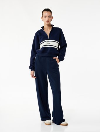 Şardonlu Kolej Temalı Uzun Kollu Dik Yaka Yarım Fermuarlı Crop Sweatshirt