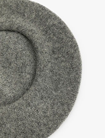 Boncuk Detaylı Ressam Şapka