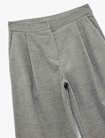 Cepli Piliseli Geniş Paça Kumaş Pantolon