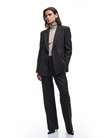 Kapaklı Çift Cepli Uzun Kollu Kruvaze Blazer Ceket