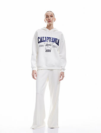 Üç İplik Şardonlu Kolej Nakış Detaylı Kapüşonlu Oversize Sweatshirt