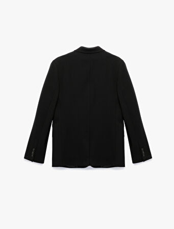 Uzun Kollu Kapaklı Cep Detaylı Düğmeli Slim Fit Mono Yaka Blazer Ceket