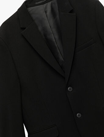 Uzun Kollu Kapaklı Cep Detaylı Düğmeli Slim Fit Mono Yaka Blazer Ceket