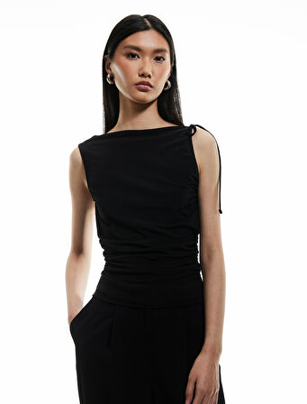 Drapeli Fiyonk Bağlama Detaylı Düz Yaka Kolsuz Body