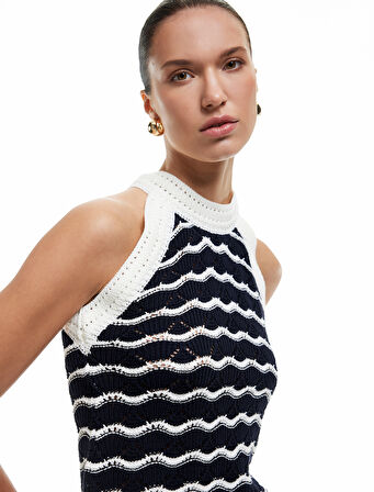 Kolsuz Renk Kontrastlı Halter Yaka Kroşe Bluz