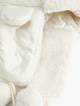 Ponpon Detaylı Peluş Pilot Şapka