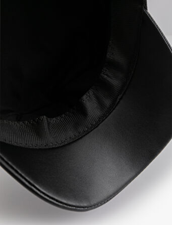 Suni Deri Detaylı Kasket Şapka