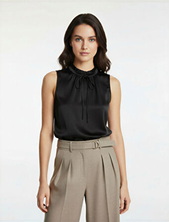 Bağlama Detaylı Dik Fırfırlı Yaka Kolsuz Gömlek