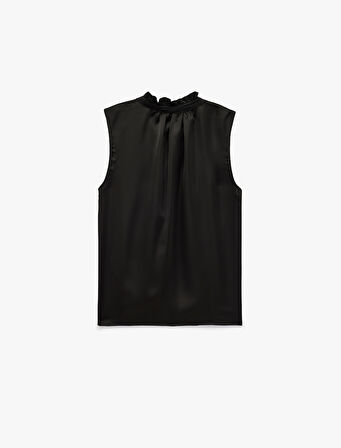 Bağlama Detaylı Dik Fırfırlı Yaka Kolsuz Gömlek