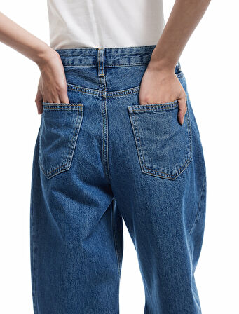 Rahat Kesim Yüksek Bel Düğmeli Pamuklu Barrel Jean Pantolon