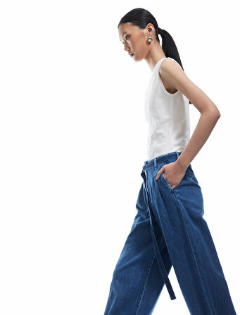 Yüksek Bel Geniş Paça Kemer Detaylı Pileli Jean Pantolon