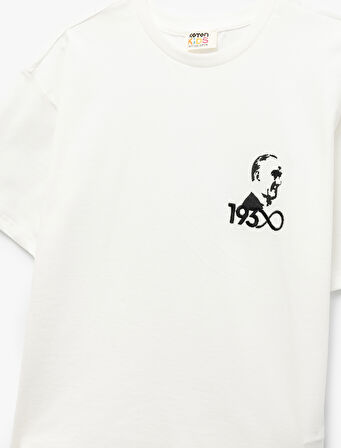 Pamuklu Kısa Kollu Bisiklet Yaka Mustafa Kemal Atatürk Nakışlı Tişört