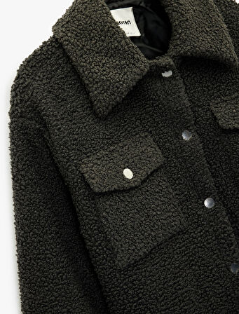 Düğmeli Uzun Kollu Kapaklı Cep Detaylı Peluş Ceket