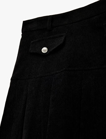 Metal Aksesuarlı Cep Detaylı Kalın Piliseli Mini Etek