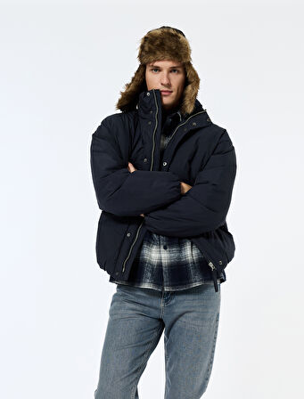 Uzun Kollu Fermuarlı Dik Yaka Kışlık Şişme Mont