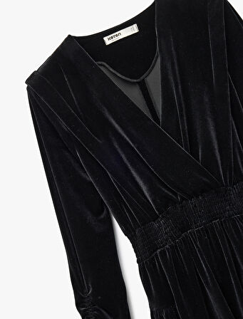 Kruvaze Yaka Uzun Kollu Büzgü Detaylı Kadife Mini Abiye Elbise