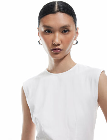 Pamuklu Slim Fit Arkadan Kapama Detaylı Sıfır Kol Tişört