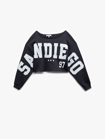 Uzun Kollu Şardonlu Oversize Kayık Yaka Baskılı Crop Sweatshirt